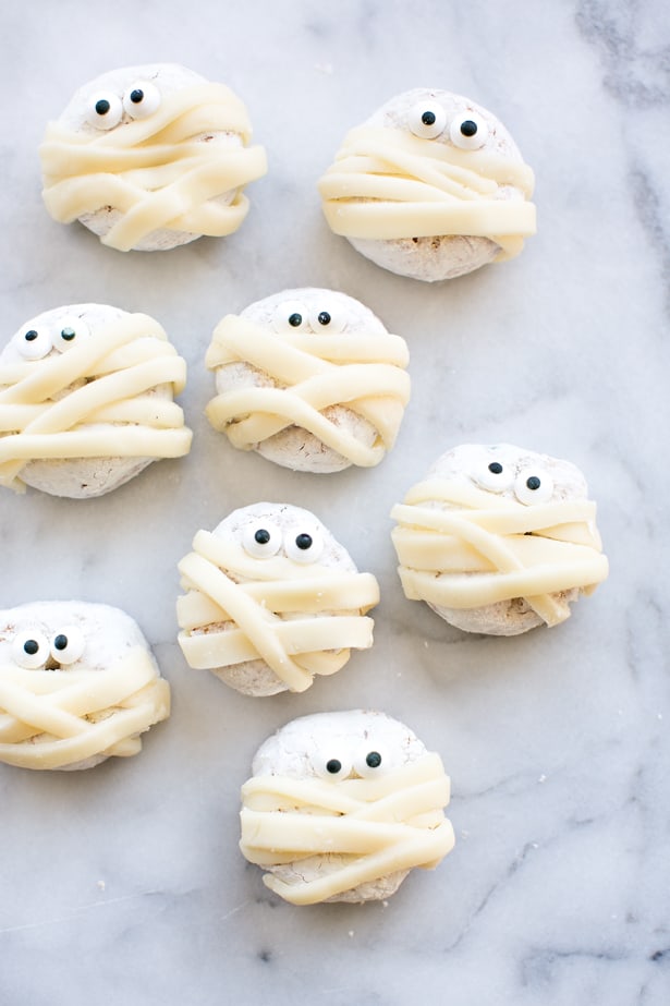 SPOOKY AND SWEET MUMMY DONUTS