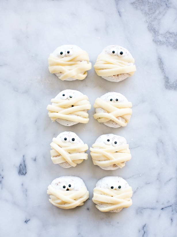 SPOOKY AND SWEET MUMMY DONUTS