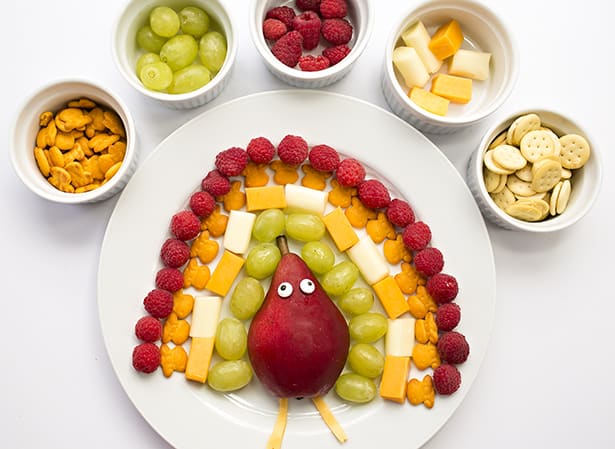 THANKSGIVING CHEESE CRACKER AND FRUIT TURKEY SNACK