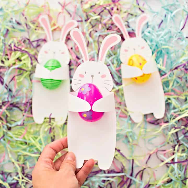 BUNNY HOLDING EASTER EGG CRAFT - hello, Wonderful