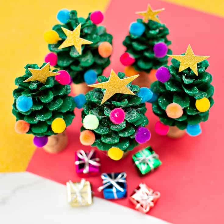 PINE CONE CHRISTMAS TREE CRAFT - hello, Wonderful