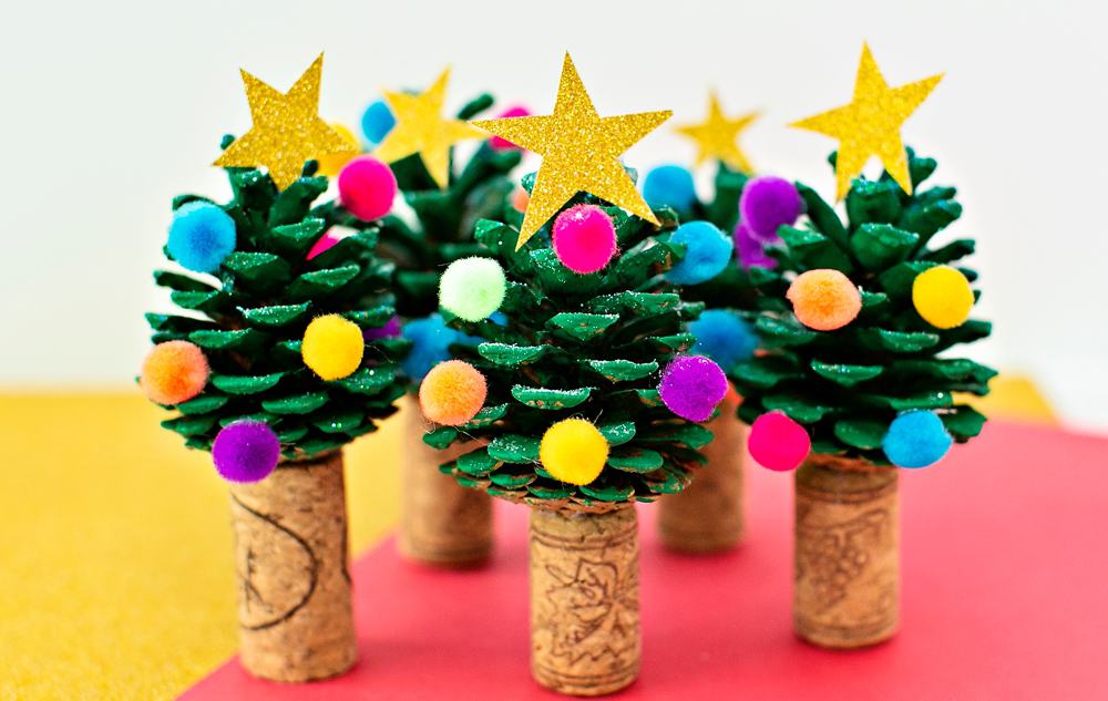 PINE CONE CHRISTMAS TREE CRAFT - Hello Wonderful