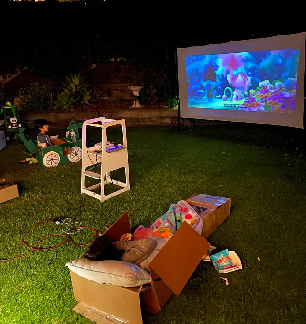 HOW TO SET UP AN OUTDOOR MOVIE NIGHT FOR KIDS - hello, Wonderful