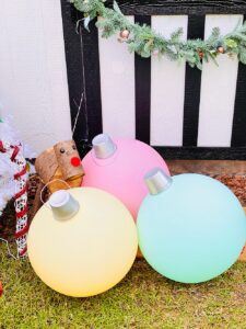 DIY Giant Ornaments - Best Handmade Christmas Ornaments To Make!