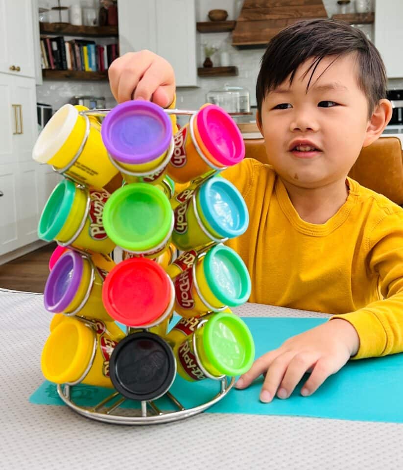 this-genius-playdough-holder-is-a-creative-hack-to-store-playdough