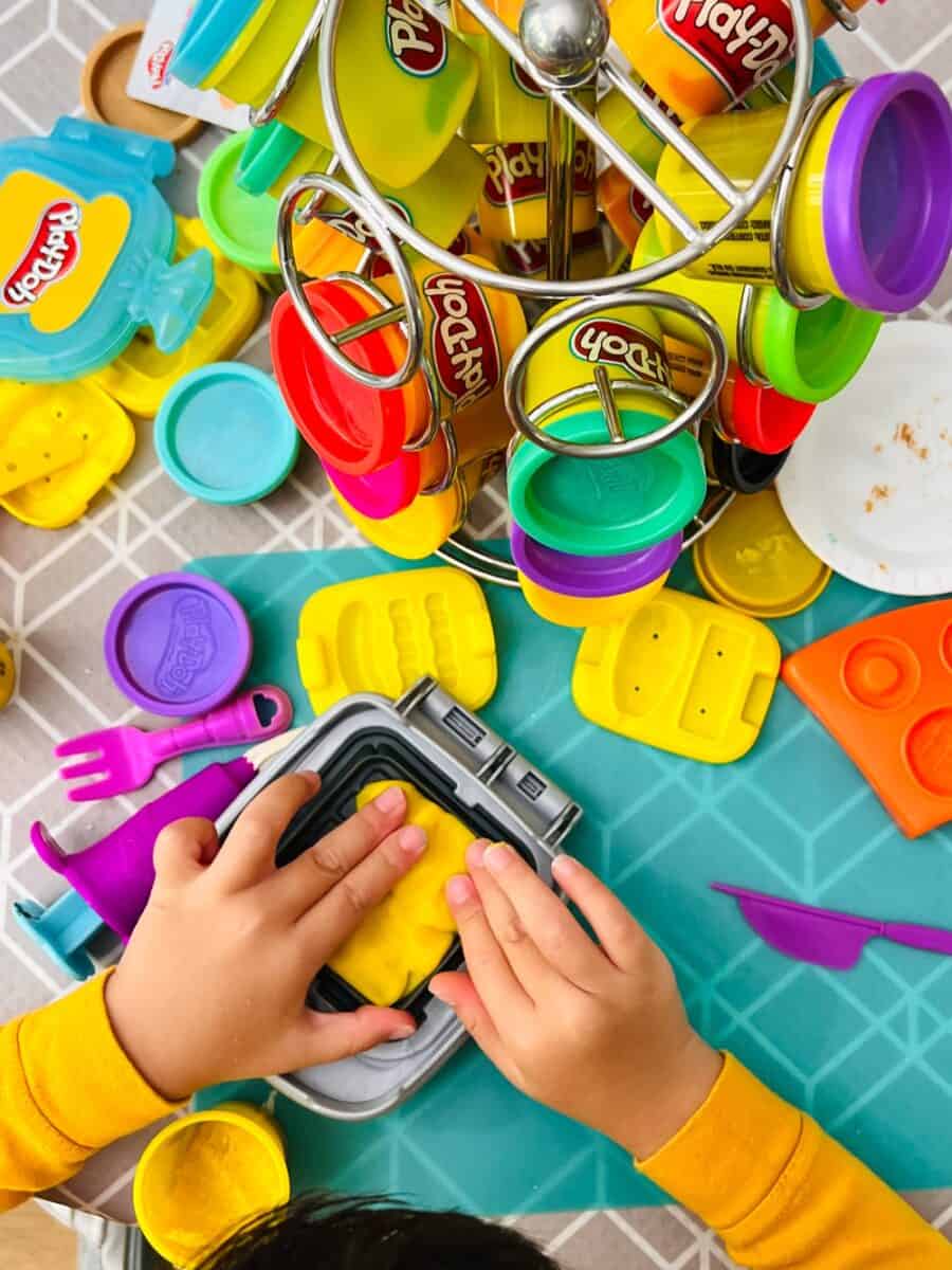 this-genius-playdough-holder-is-a-creative-hack-to-store-playdough