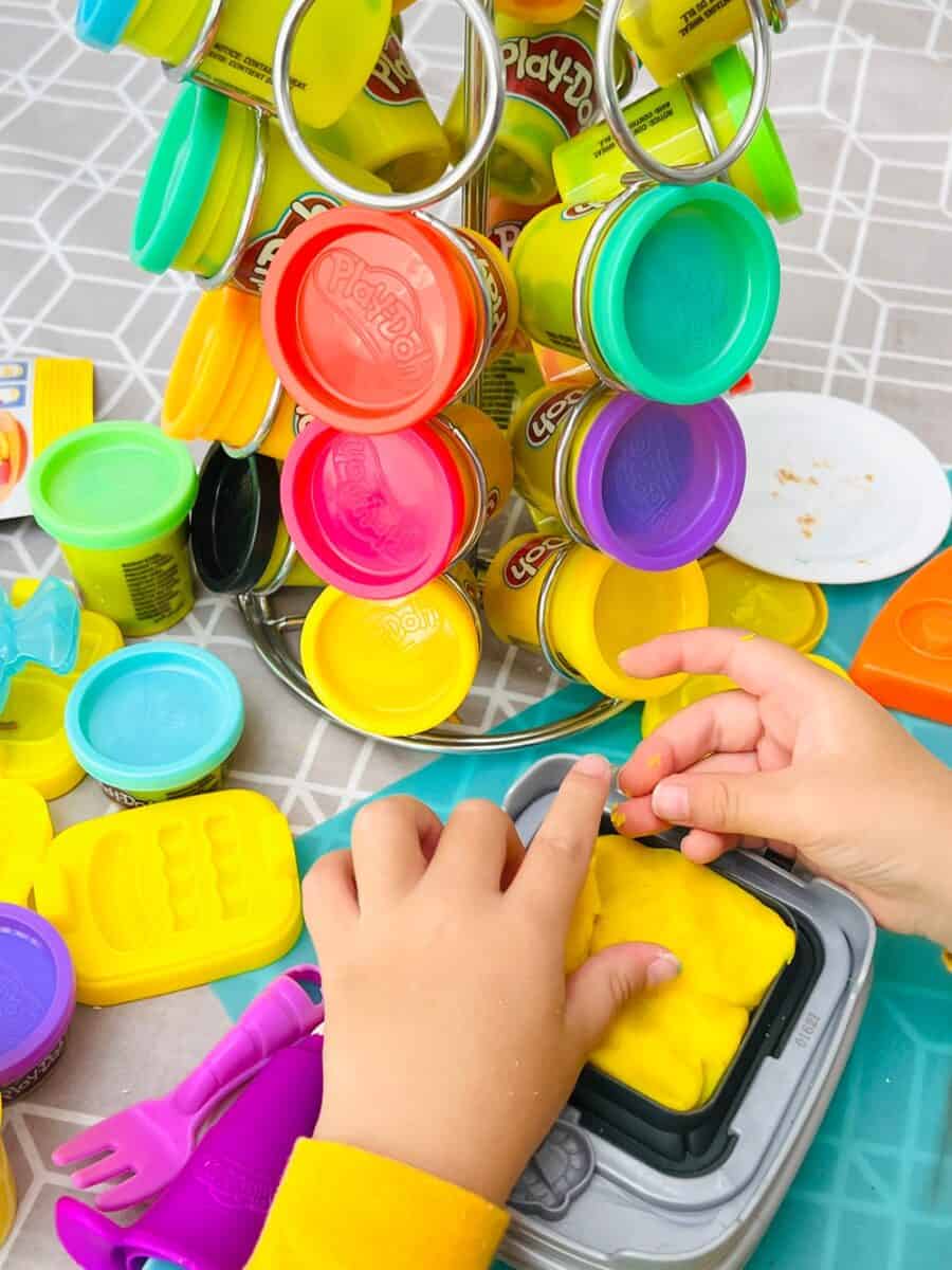 this-genius-playdough-holder-is-a-creative-hack-to-store-playdough