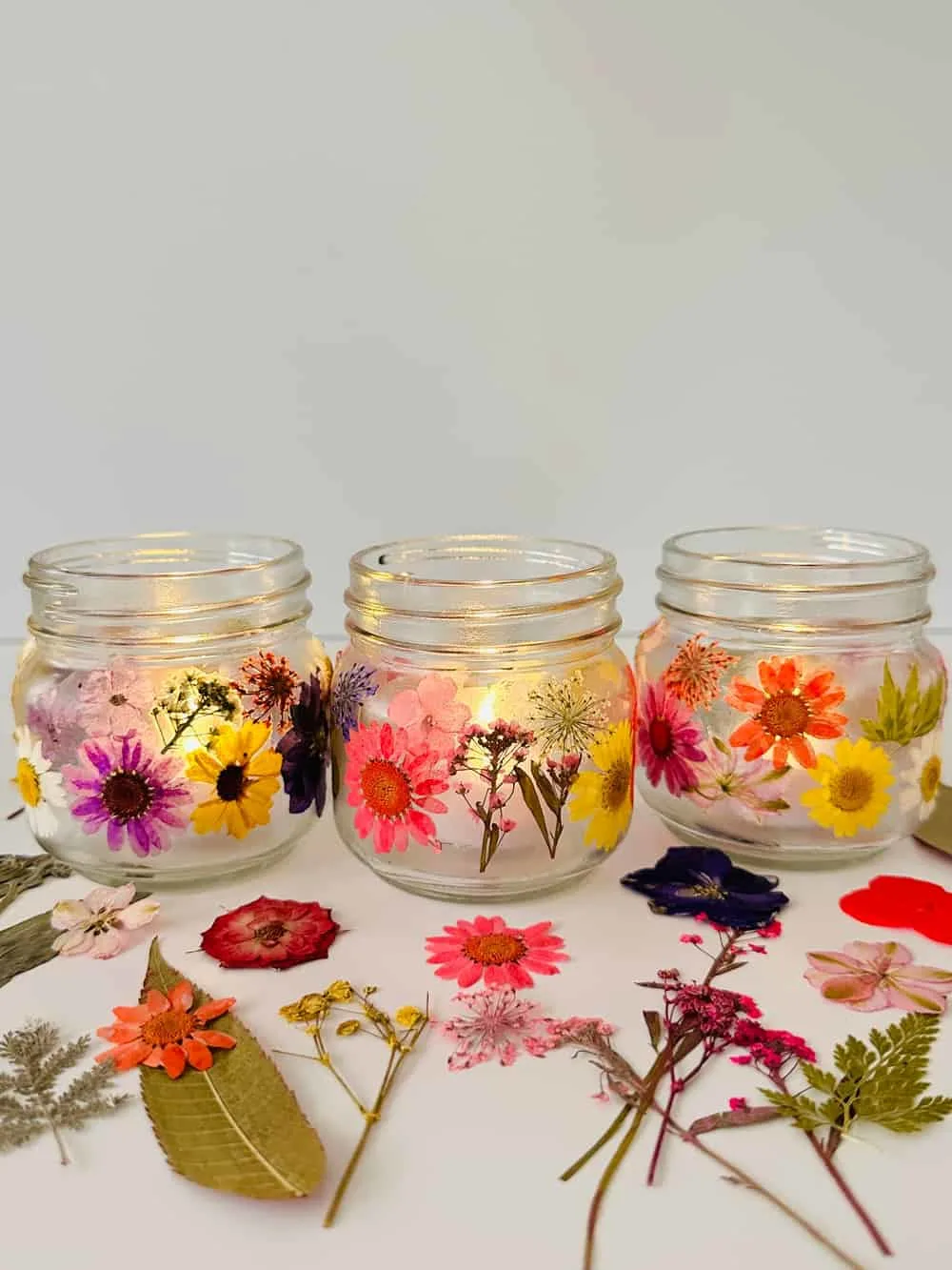 Create Beautiful Dried Flower Candles