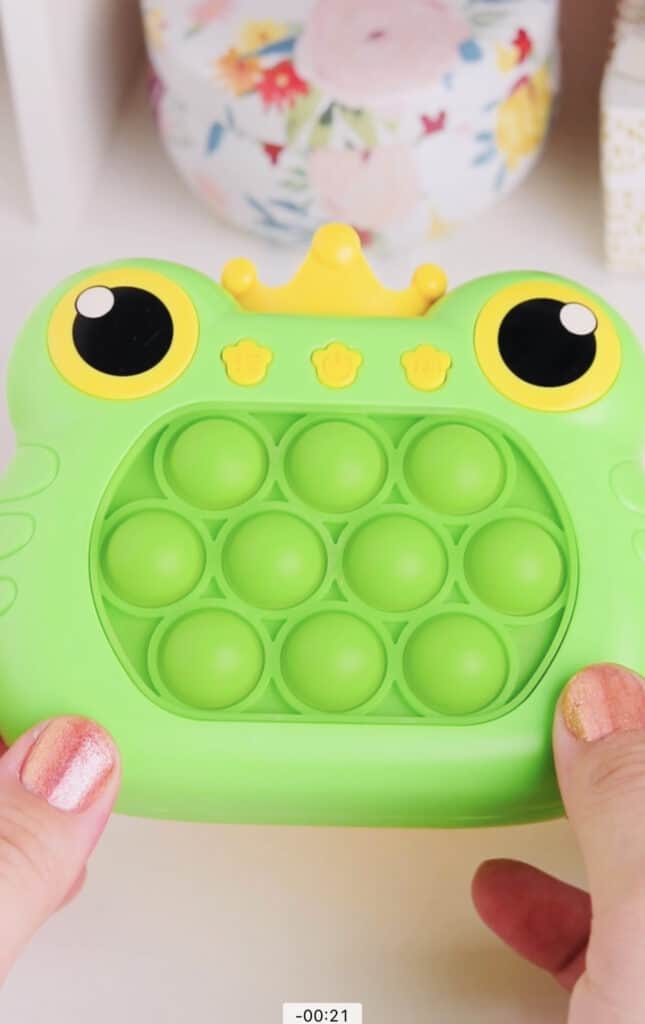 This Viral Pop Fidget Game Is The Ultimate Screen-Free Toy